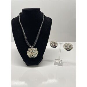 Lion Necklace Earrings Set Vintage Post Pierced‎ Mother Of Pearl Beautiful Read